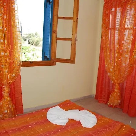 Koulas - Red Aparthotel 3*