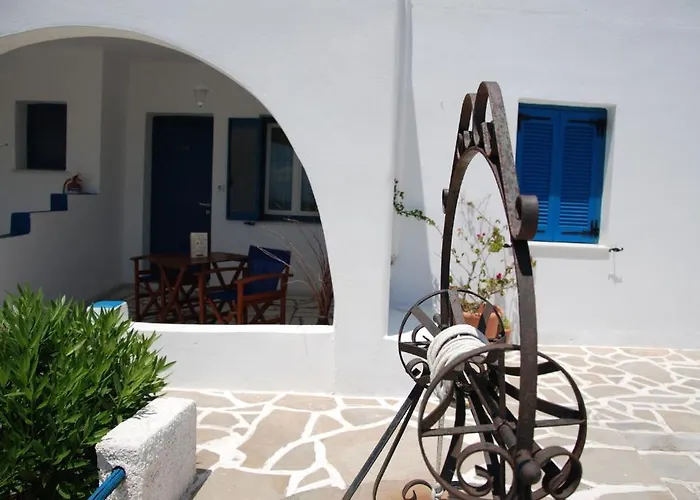 Koulas - Red Aparthotel 3*